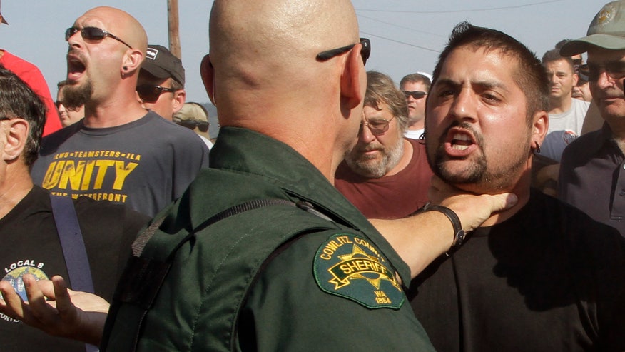 longshoremen clash_090711